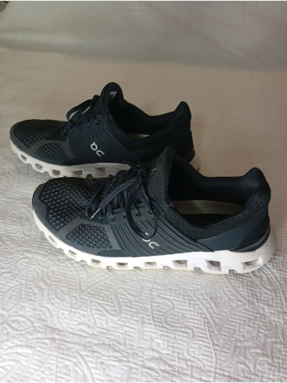 On Cloud Mens Running Shoes Size 10.5 Black Mesh Lightweight Swiss Engineering
